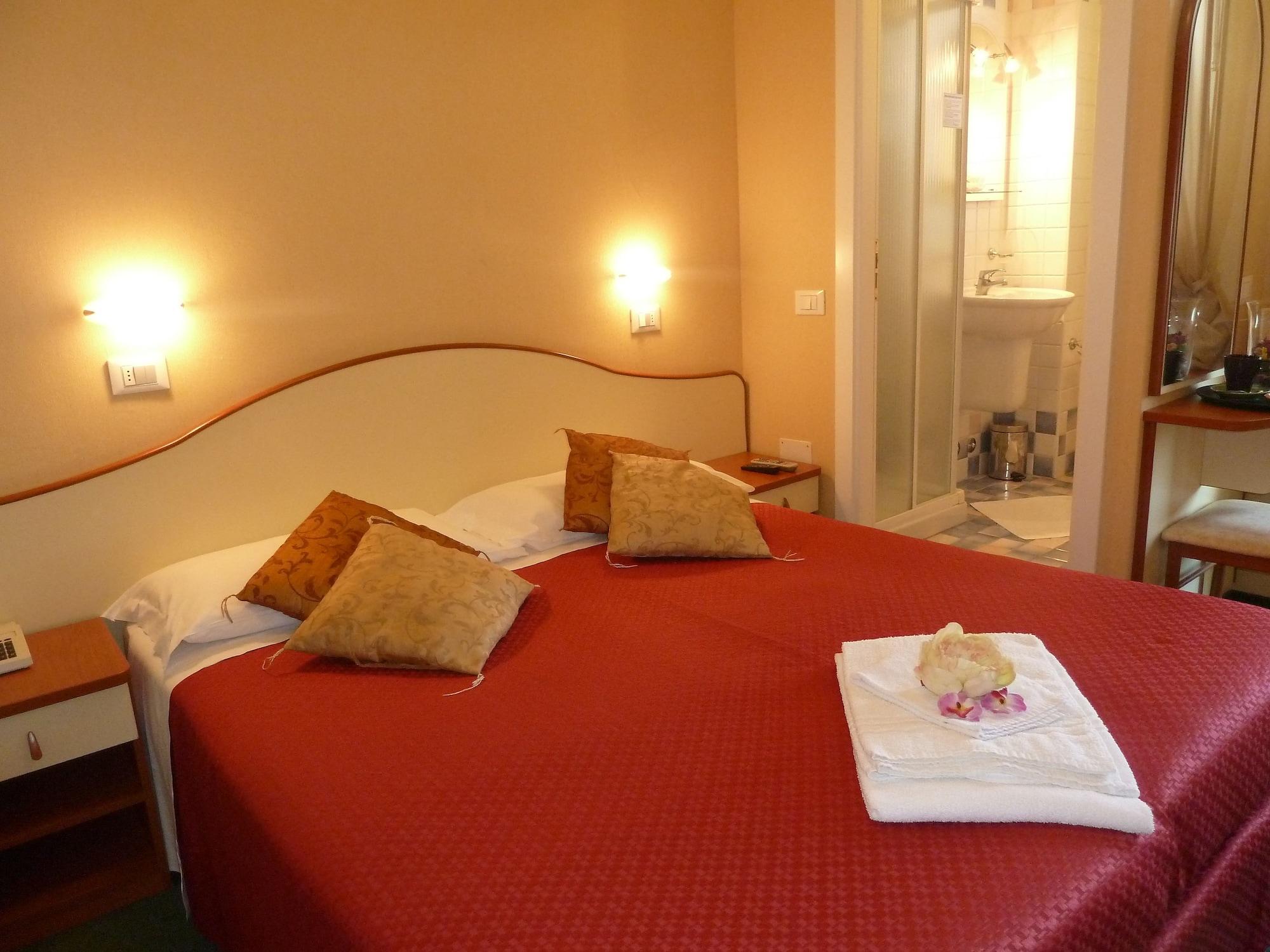 Hotel Crosal Римини Экстерьер фото