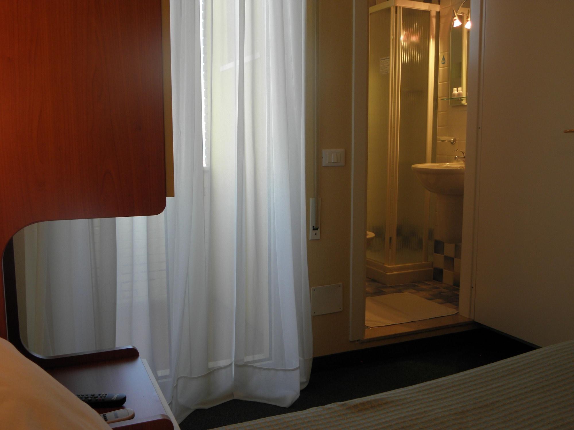 Hotel Crosal Римини Экстерьер фото