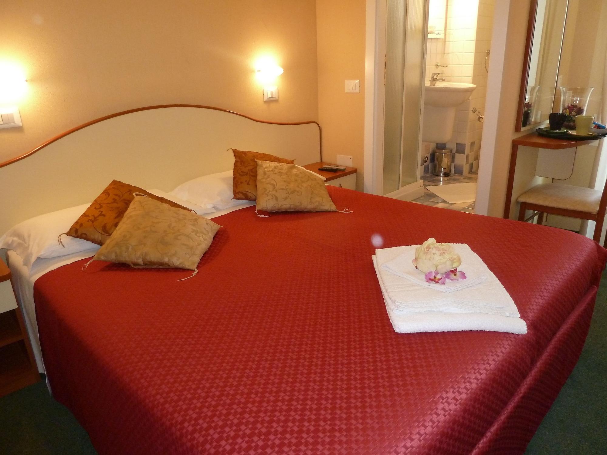 Hotel Crosal Римини Экстерьер фото