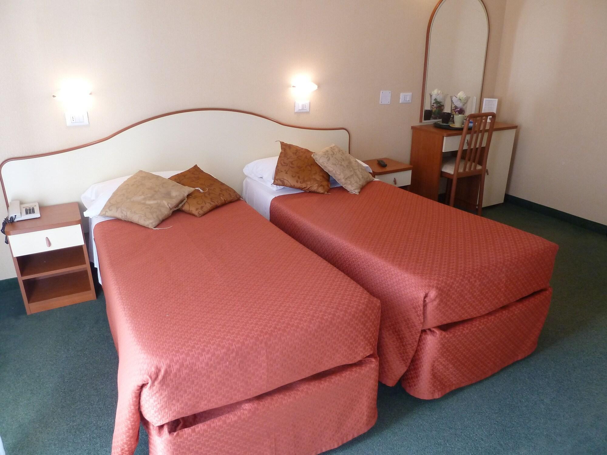 Hotel Crosal Римини Экстерьер фото