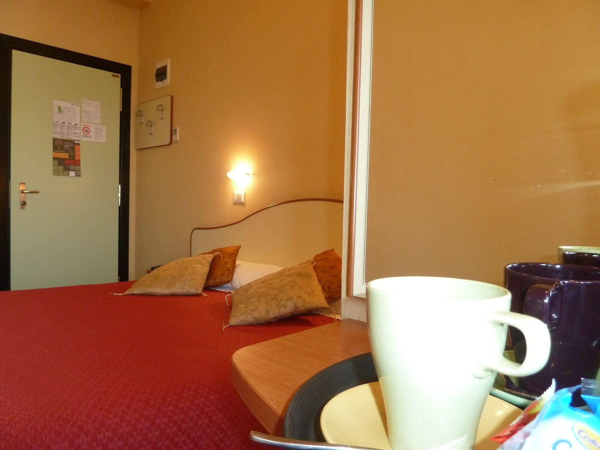 Hotel Crosal Римини Экстерьер фото