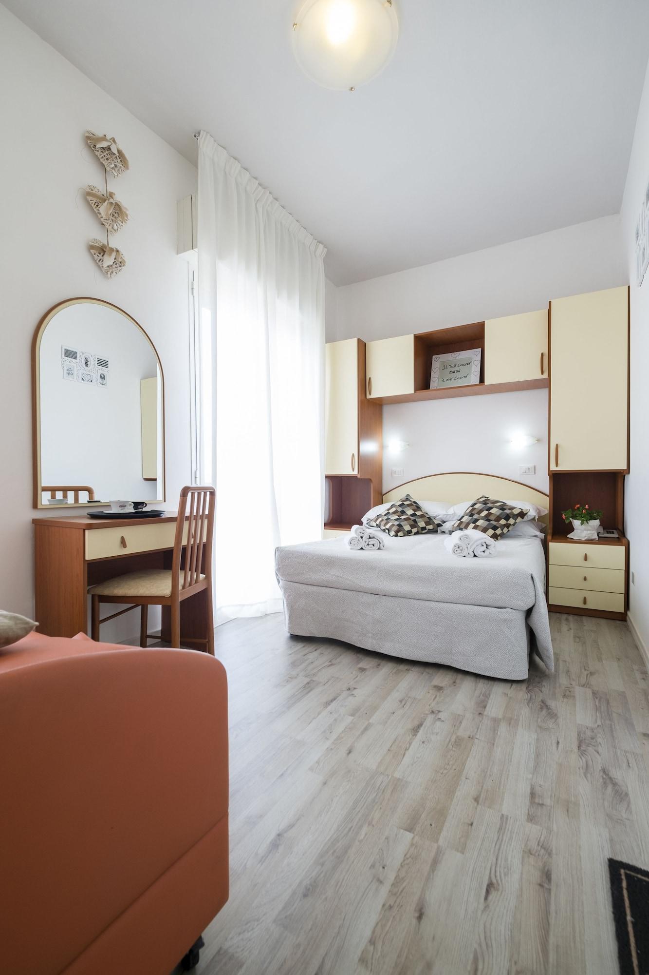 Hotel Crosal Римини Экстерьер фото