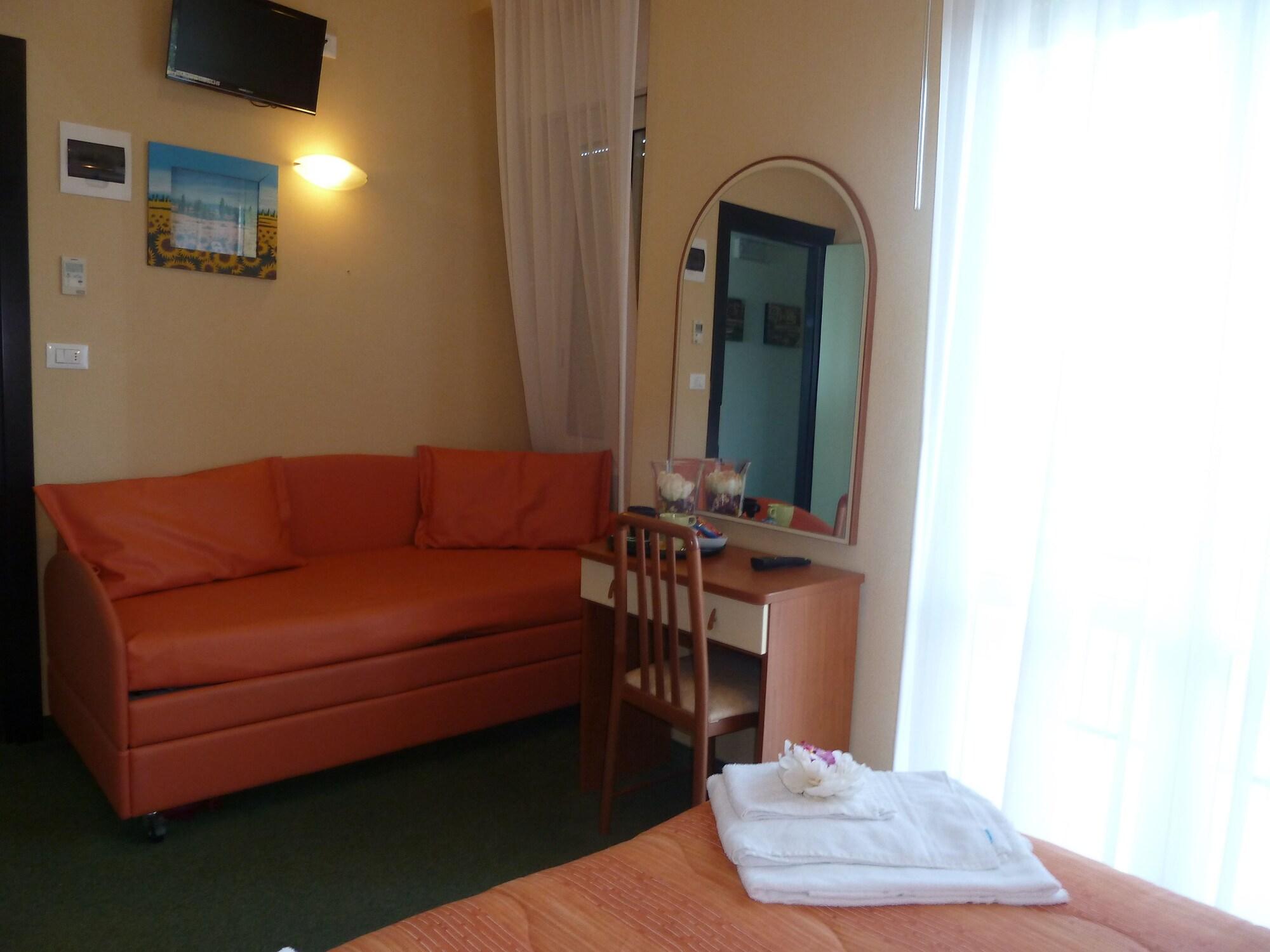 Hotel Crosal Римини Экстерьер фото