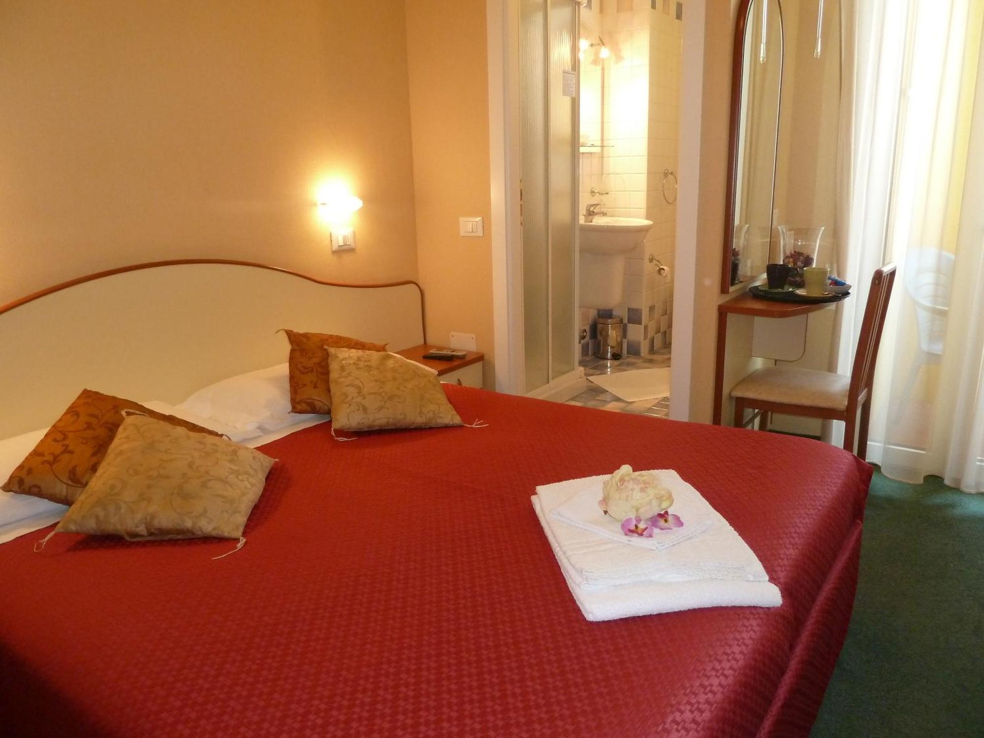 Hotel Crosal Римини Экстерьер фото