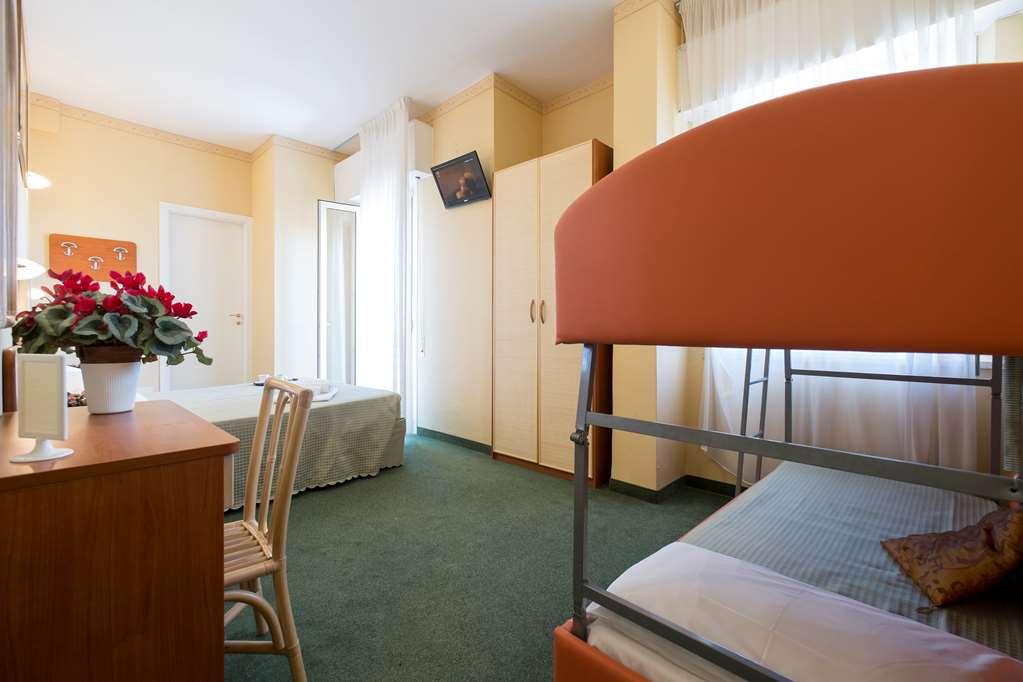 Hotel Crosal Римини Номер фото